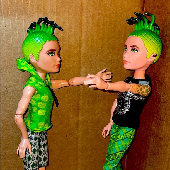MONSTER HIGH DUCE DOLLS - Picture 1 of 1